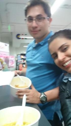 Jantando Cup Noodles na Lua de Mel (Santiago, Chile)